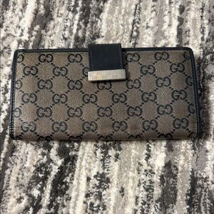 Gucci Black and Brown Monogram Key Holder